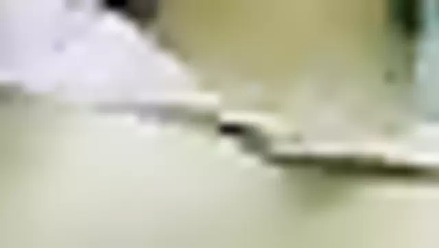 Kazak güzeli kendini özel porno çekiminde kaydediyor.