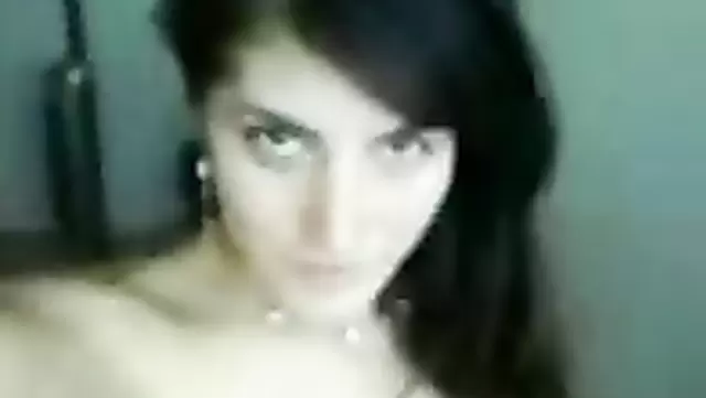 Muhteşem Kazak sevgiliyle ateşli bir solo seans