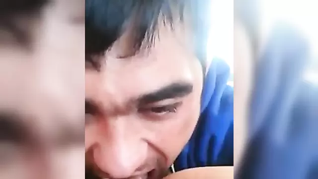 Kazakistanlı sevgili, kız arkadaşının amıyla kurnazca oynuyor.
