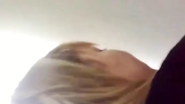 Kazakistanlı hatun iş yerinde kocasını aldatıyor.